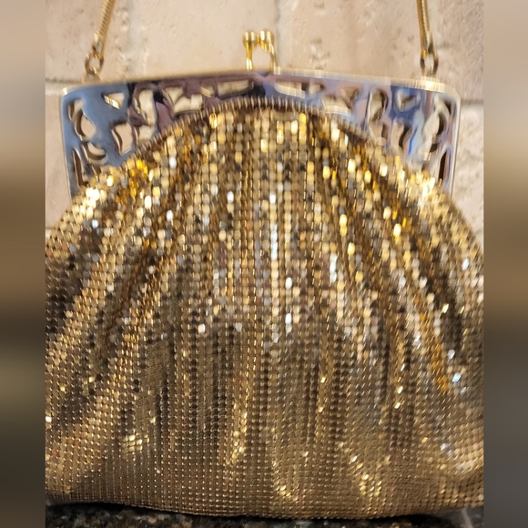 Antique Mesh Whiting & Davis Co Bags. Gold Tone Ornate Hand Bag - Picture 6 of 12